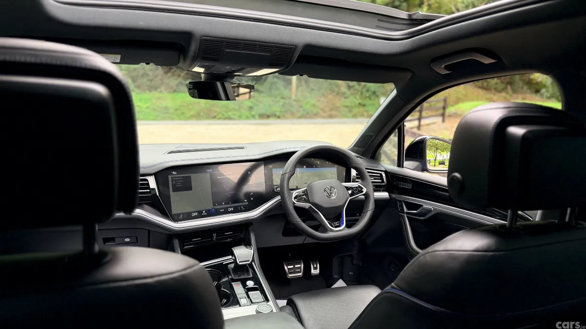 Volkswagen Touareg SUV, Petrol Plug-in Hybrid, 2023, Blue