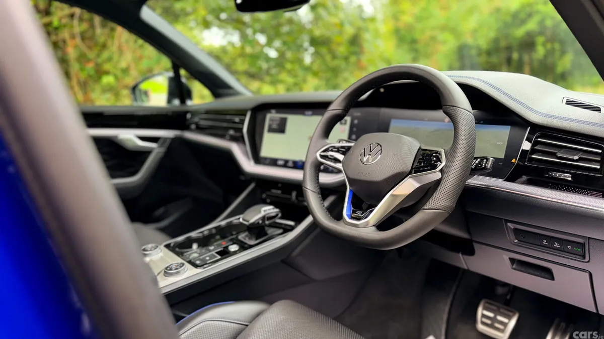 Volkswagen Touareg SUV, Petrol Plug-in Hybrid, 2023, Blue