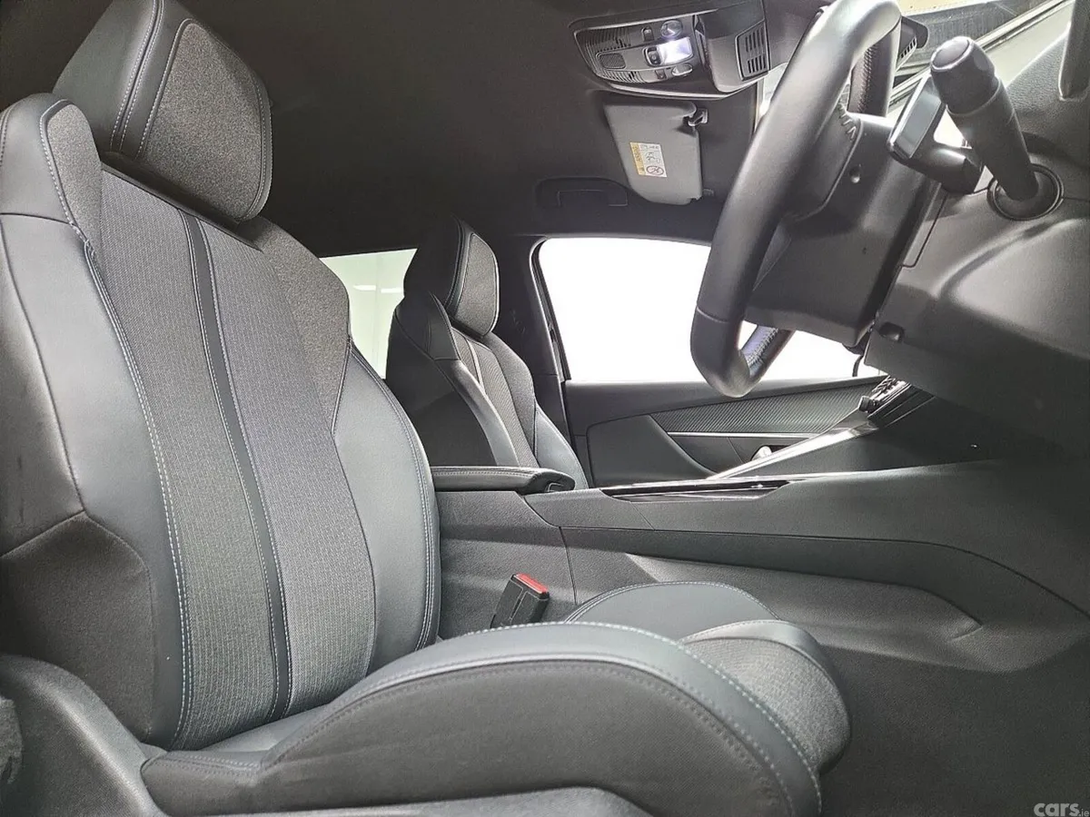 Peugeot 5008 MPV, Diesel, 2024, Black