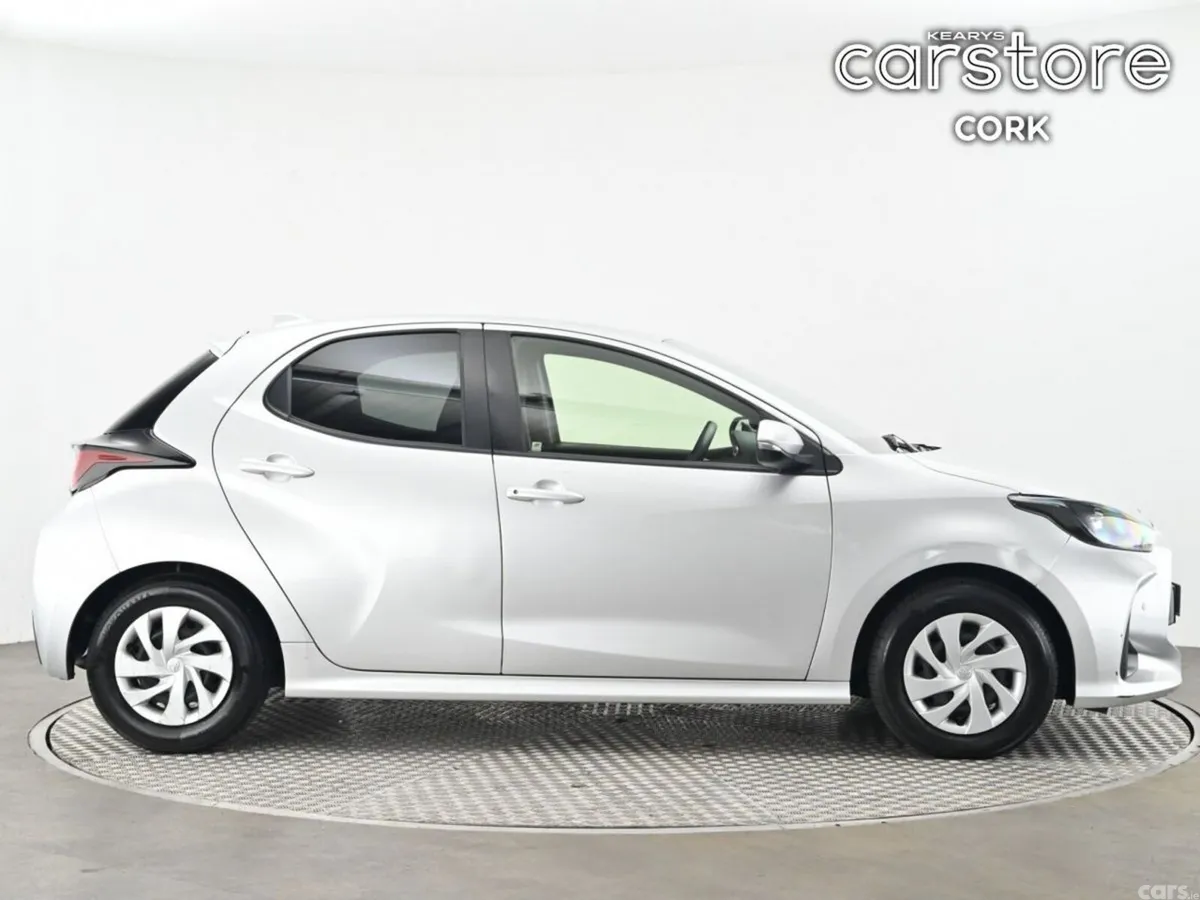 Toyota Yaris Hatchback, Petrol Hybrid, 2021, Silver