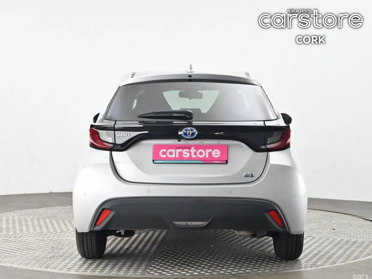 Toyota Yaris Hatchback, Petrol Hybrid, 2021, Silver