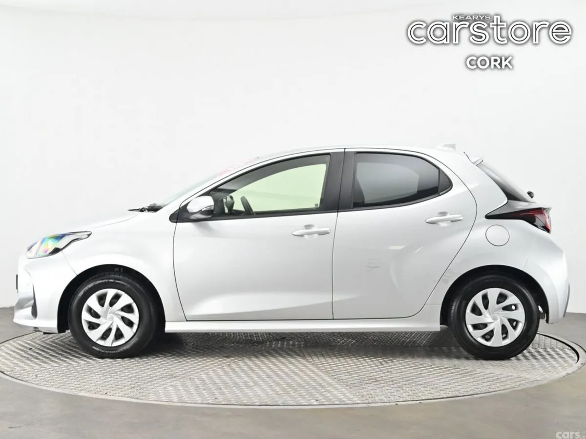 Toyota Yaris Hatchback, Petrol Hybrid, 2021, Silver