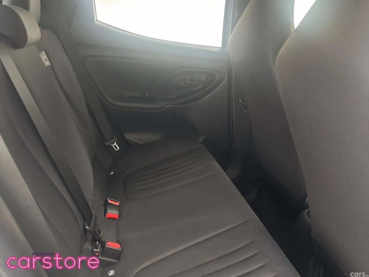 Toyota Yaris Hatchback, Petrol Hybrid, 2021, Silver
