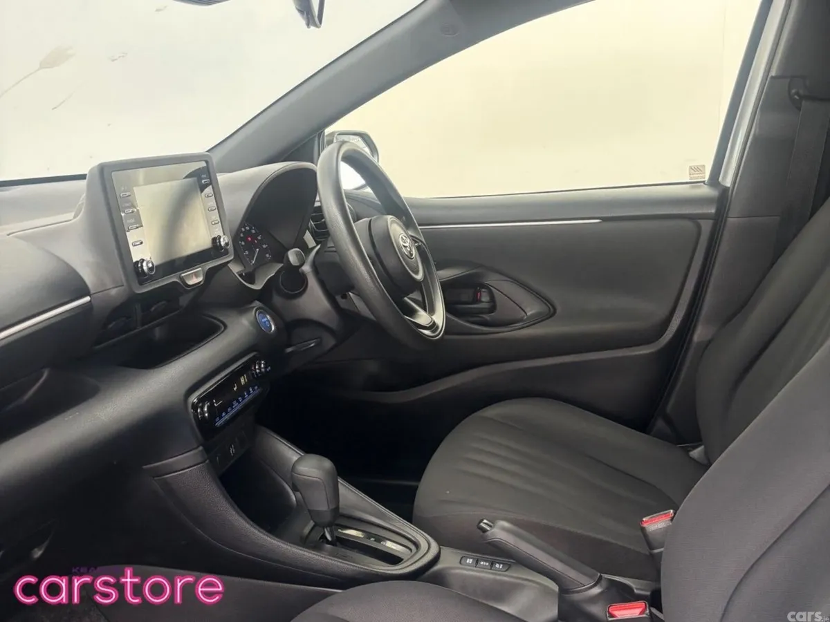 Toyota Yaris Hatchback, Petrol Hybrid, 2021, Silver
