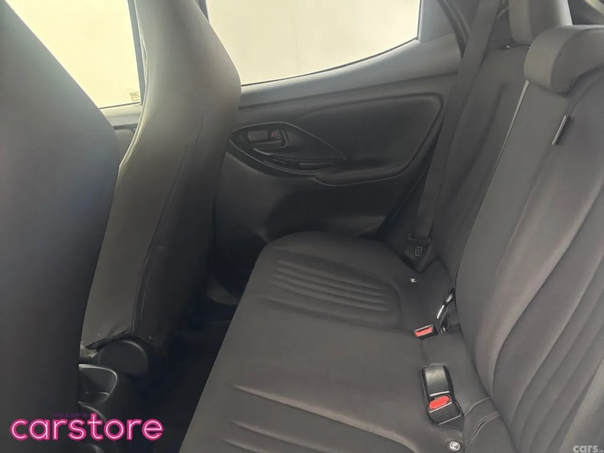 Toyota Yaris Hatchback, Petrol Hybrid, 2021, Silver