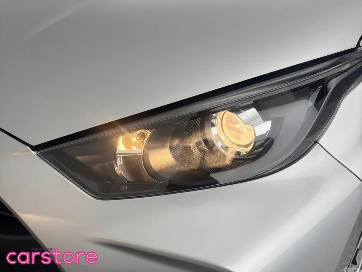 Toyota Yaris Hatchback, Petrol Hybrid, 2021, Silver