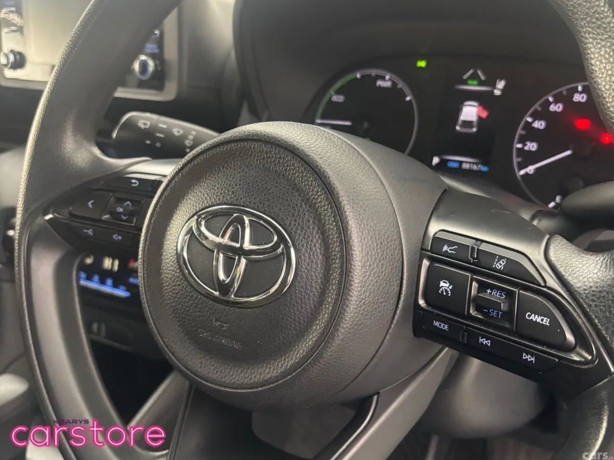 Toyota Yaris Hatchback, Petrol Hybrid, 2021, Silver