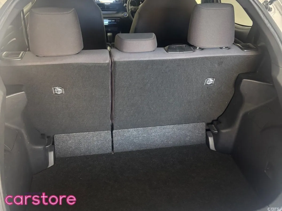 Toyota Yaris Hatchback, Petrol Hybrid, 2021, Silver