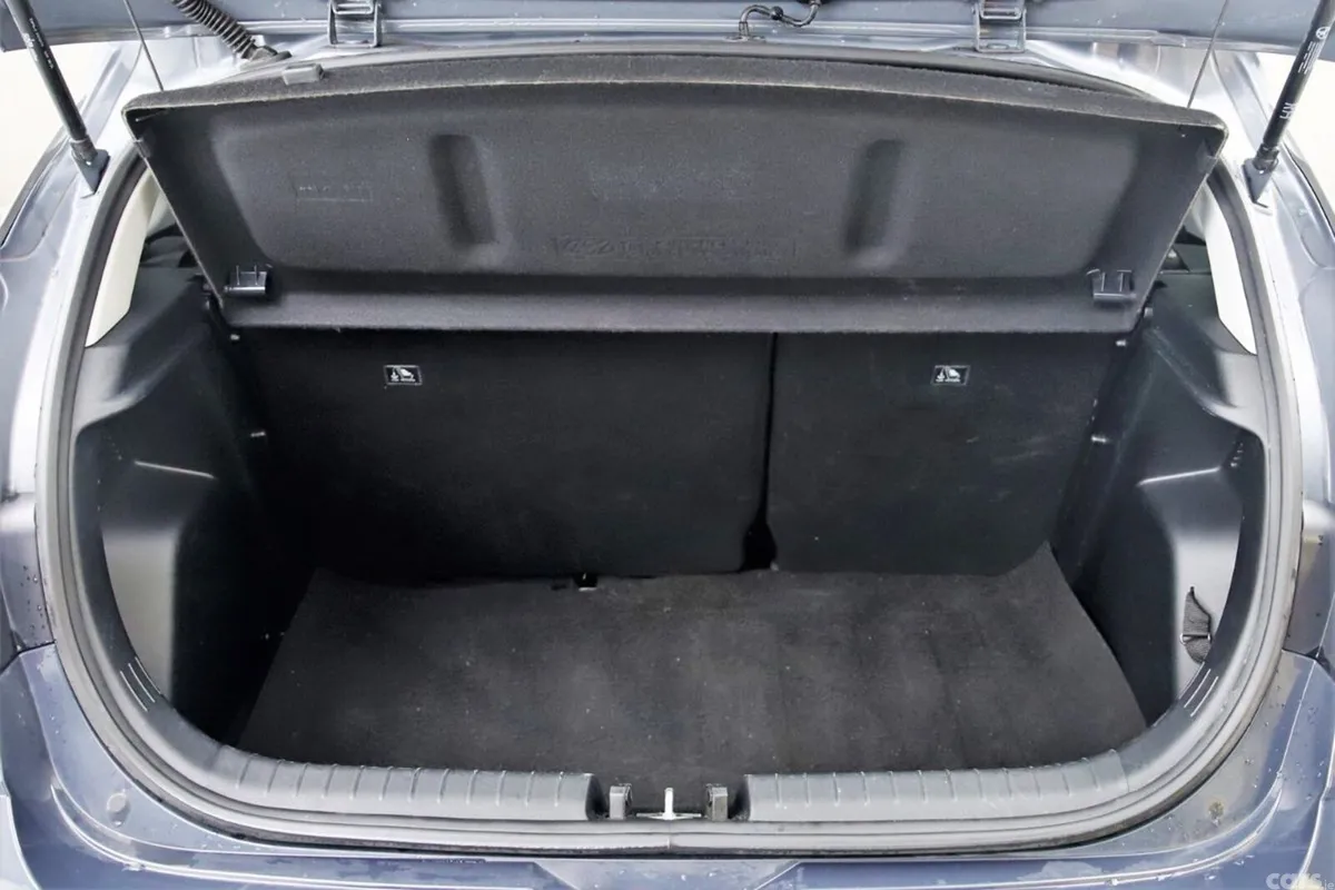 Hyundai i20 Hatchback, Petrol, 2024, Grey