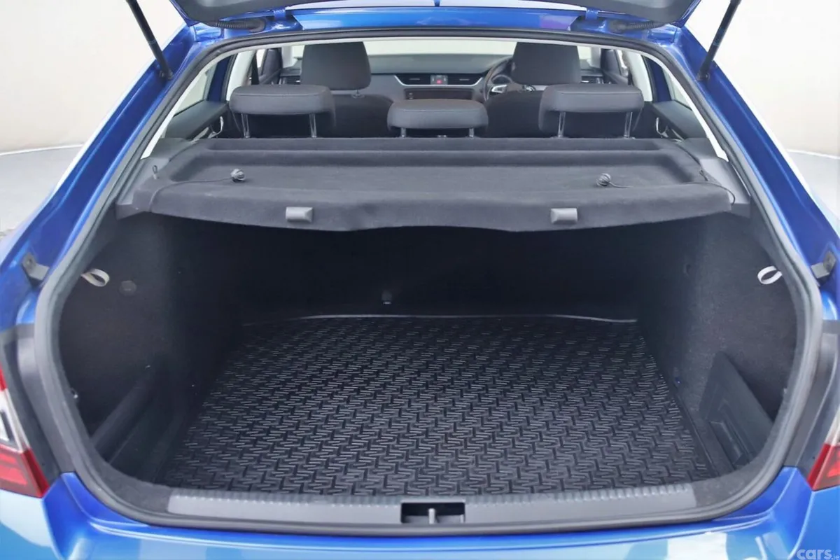 Skoda Octavia Hatchback, Petrol, 2019, Blue