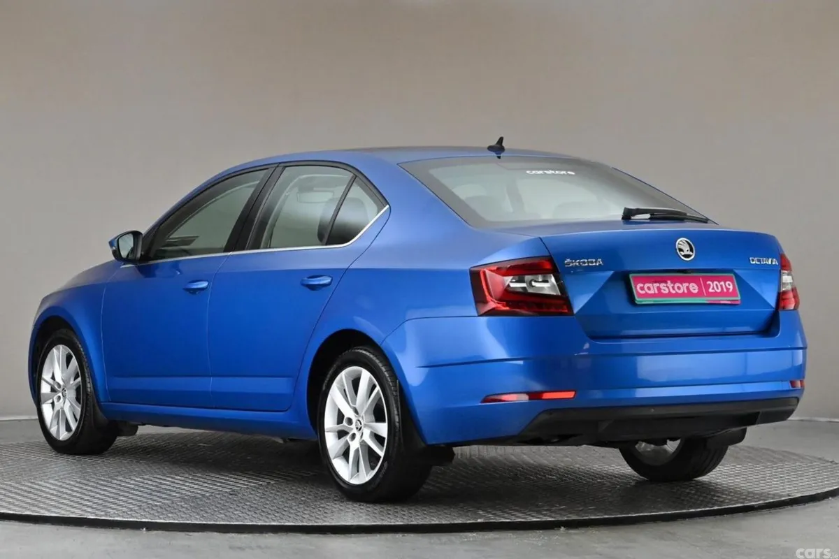 Skoda Octavia Hatchback, Petrol, 2019, Blue