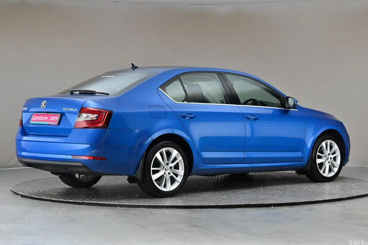 Skoda Octavia Hatchback, Petrol, 2019, Blue