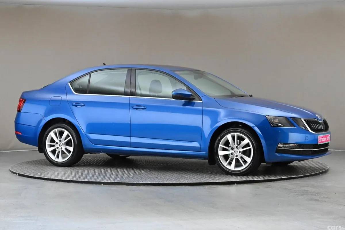 Skoda Octavia Hatchback, Petrol, 2019, Blue
