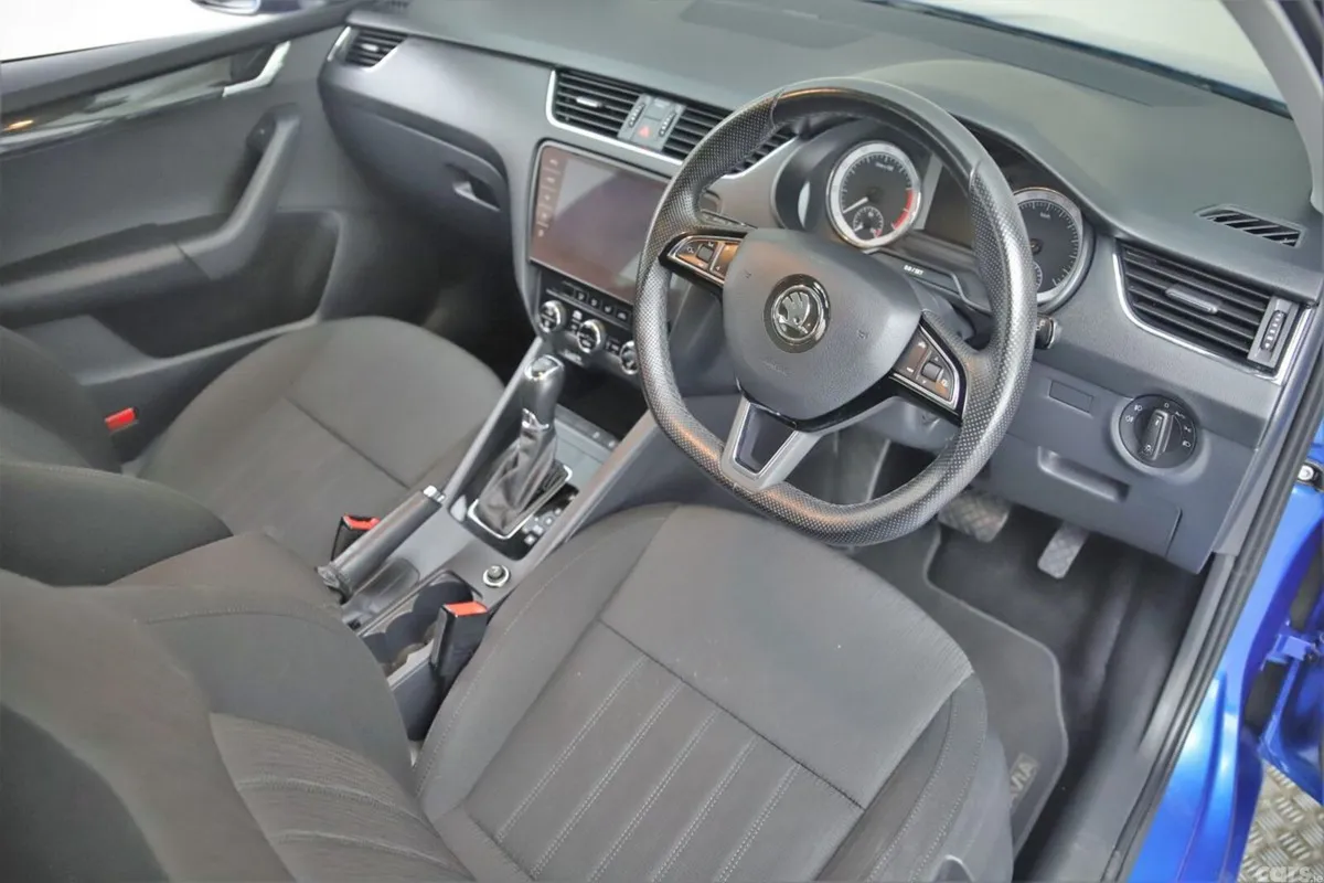 Skoda Octavia Hatchback, Petrol, 2019, Blue