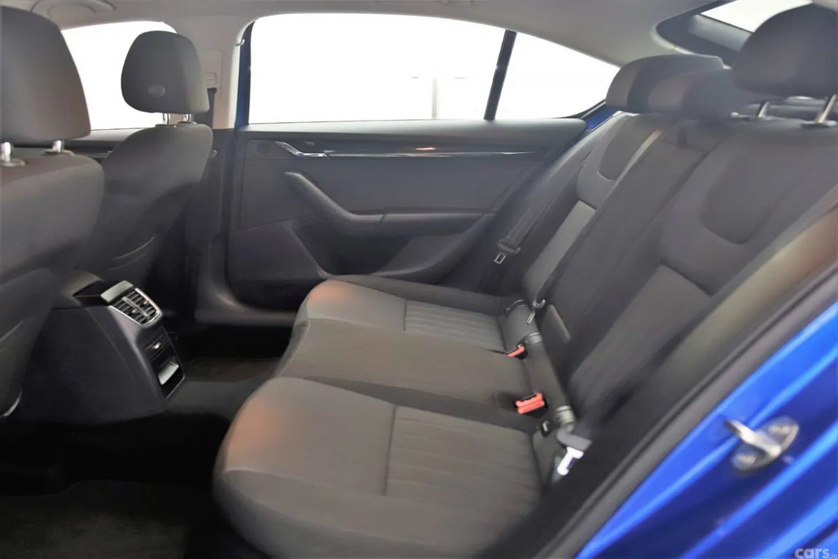 Skoda Octavia Hatchback, Petrol, 2019, Blue