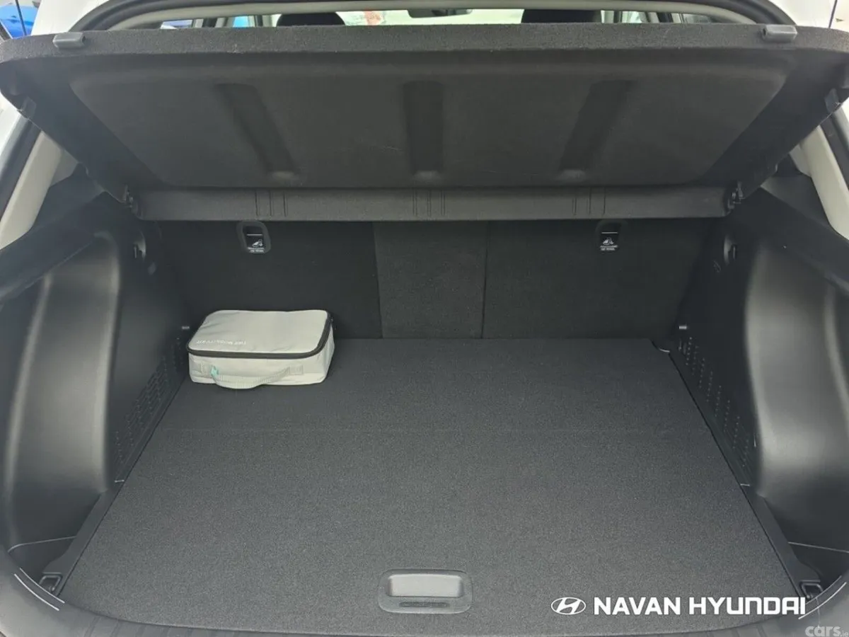 Hyundai KONA MPV, Petrol Hybrid, 2024, White