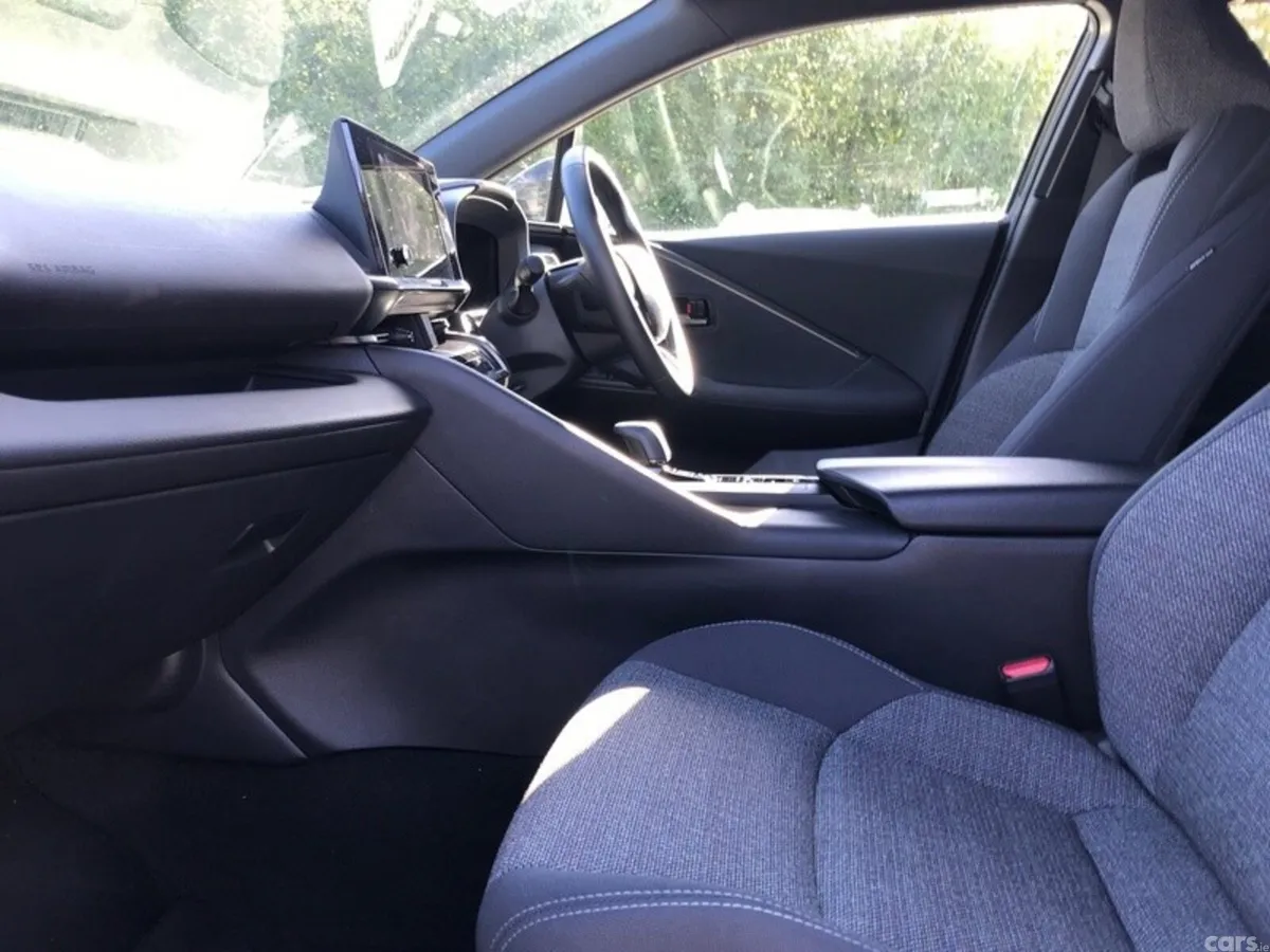 Toyota C-HR SUV, Petrol Hybrid, 2026, Blue