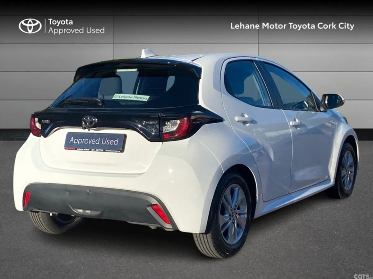 Toyota Yaris Hatchback, Petrol Hybrid, 2024, White
