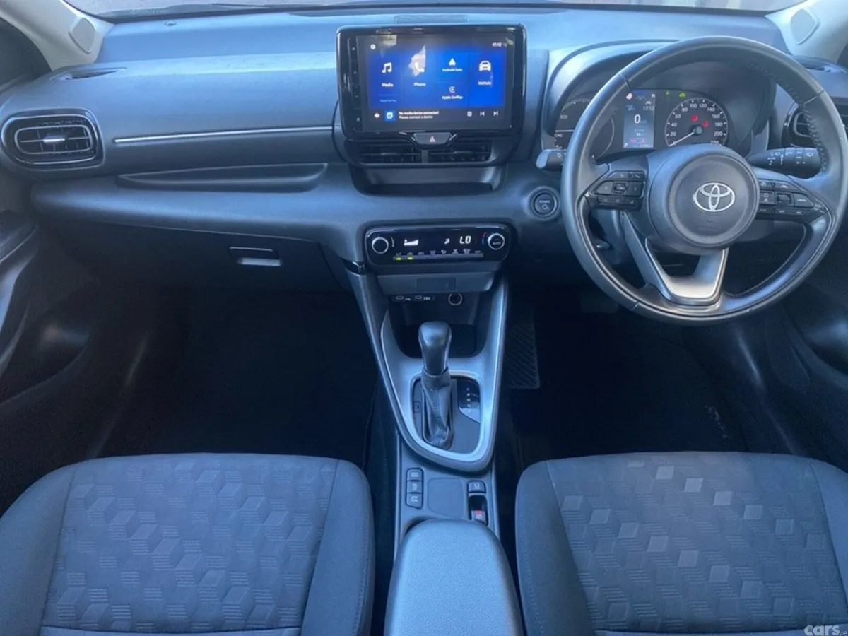 Toyota Yaris Hatchback, Petrol Hybrid, 2024, White