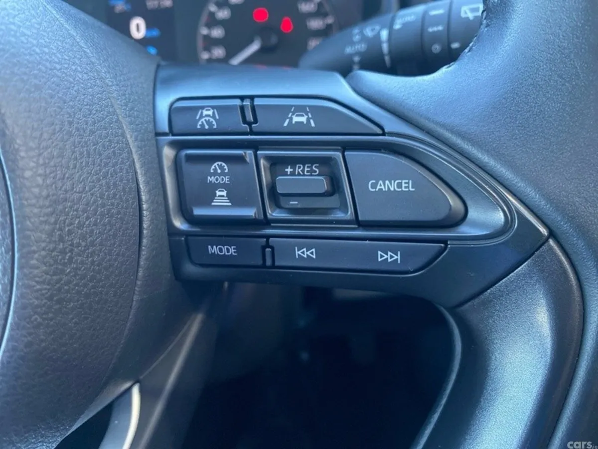 Toyota Yaris Hatchback, Petrol Hybrid, 2024, White