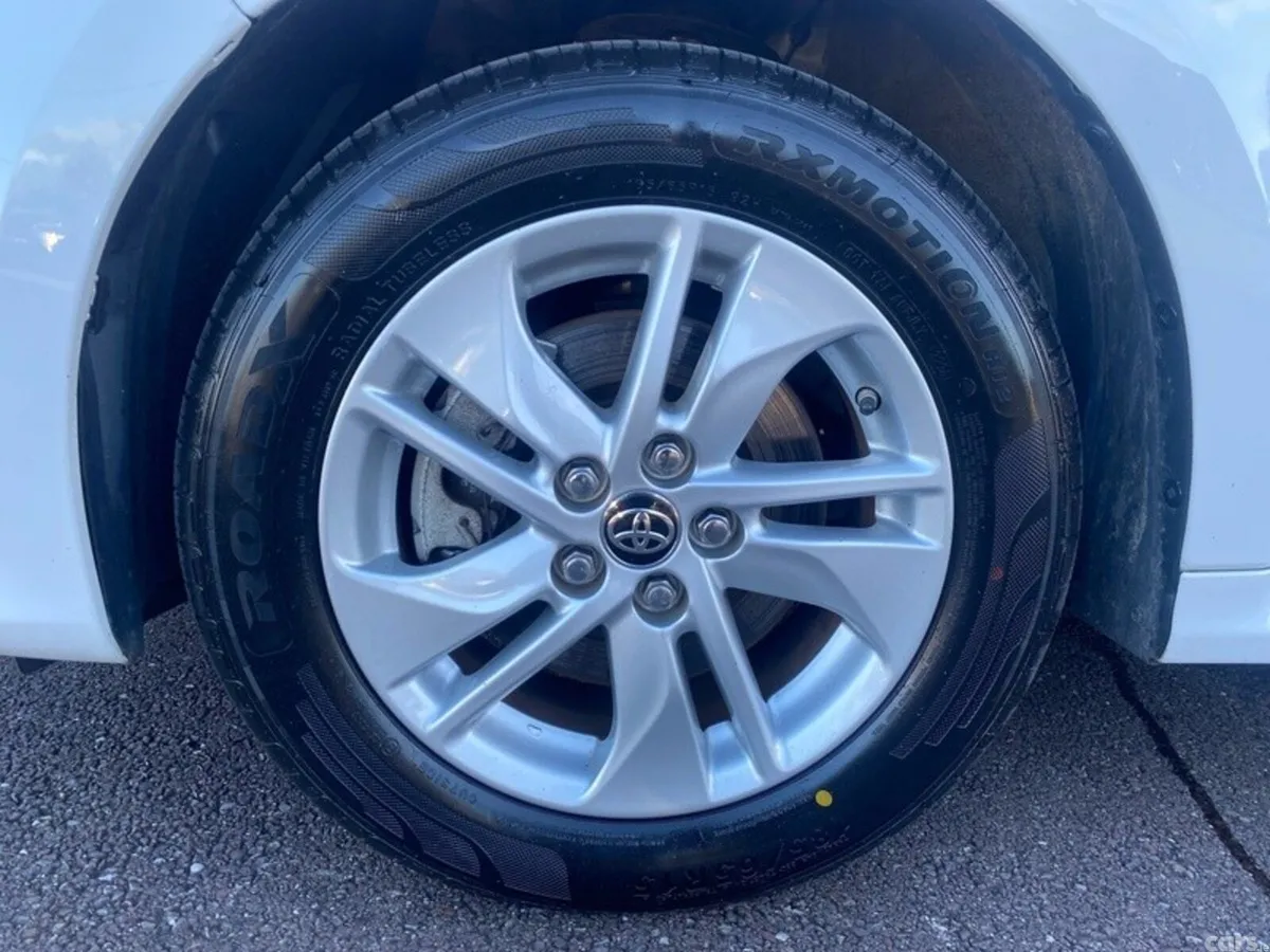 Toyota Yaris Hatchback, Petrol Hybrid, 2024, White