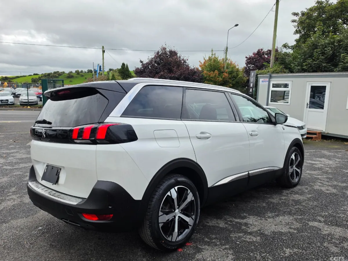 Peugeot 5008 MPV, Diesel, 2020, White