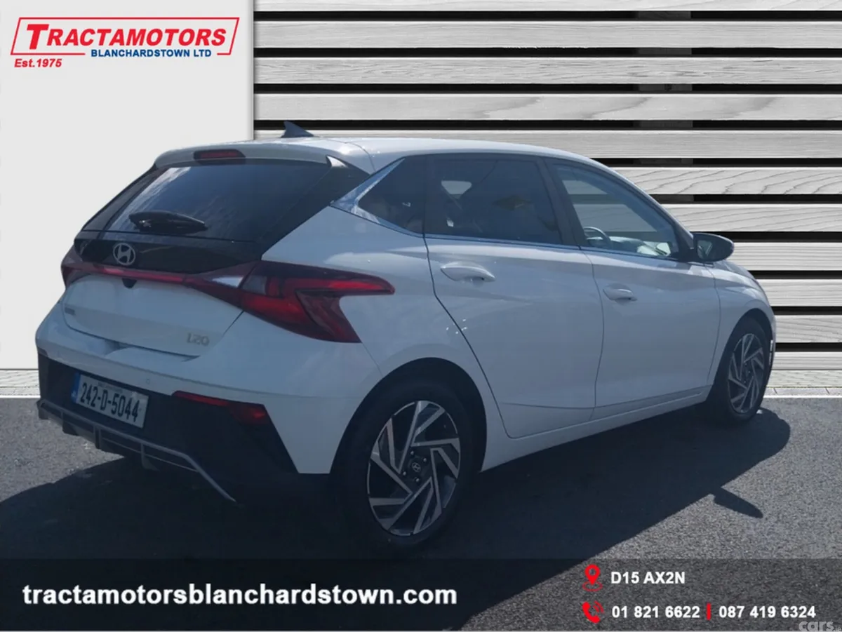 Hyundai i20 Hatchback, Petrol, 2024, White