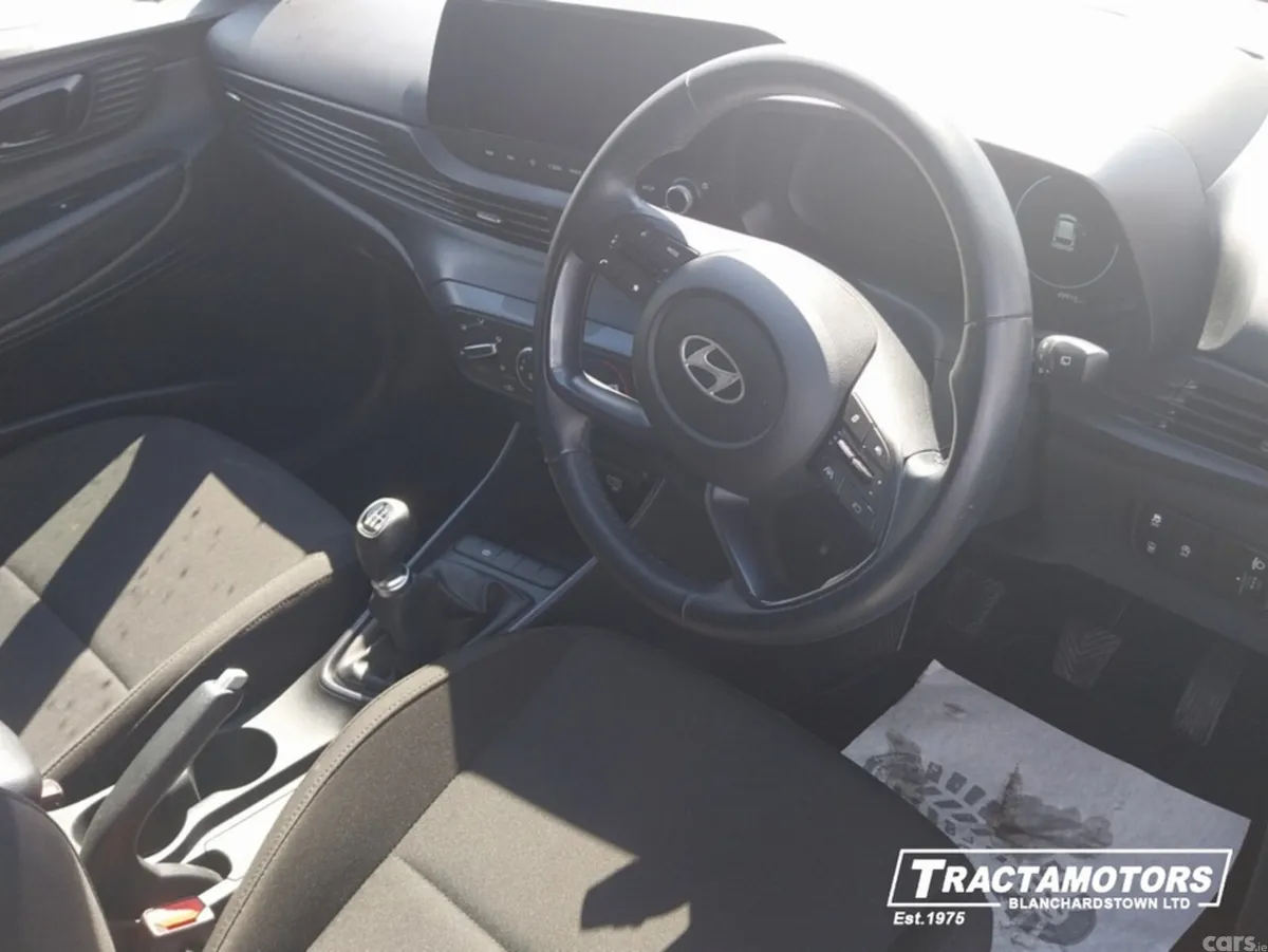 Hyundai i20 Hatchback, Petrol, 2024, White