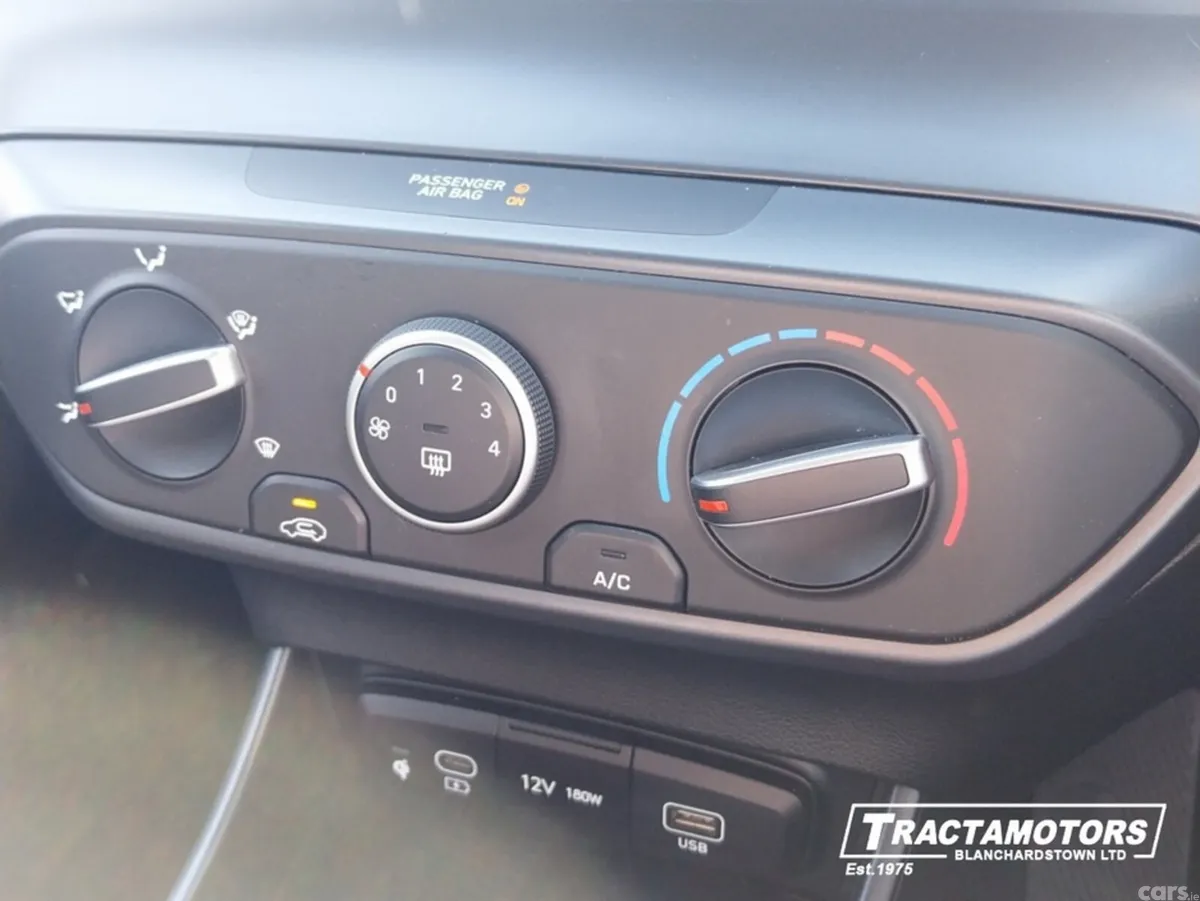 Hyundai i20 Hatchback, Petrol, 2024, White