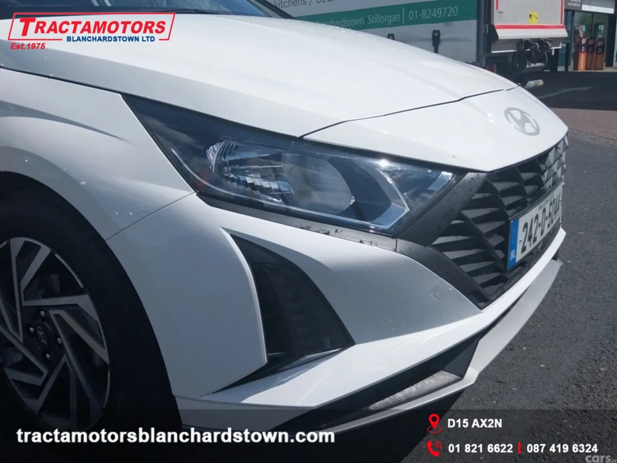 Hyundai i20 Hatchback, Petrol, 2024, White