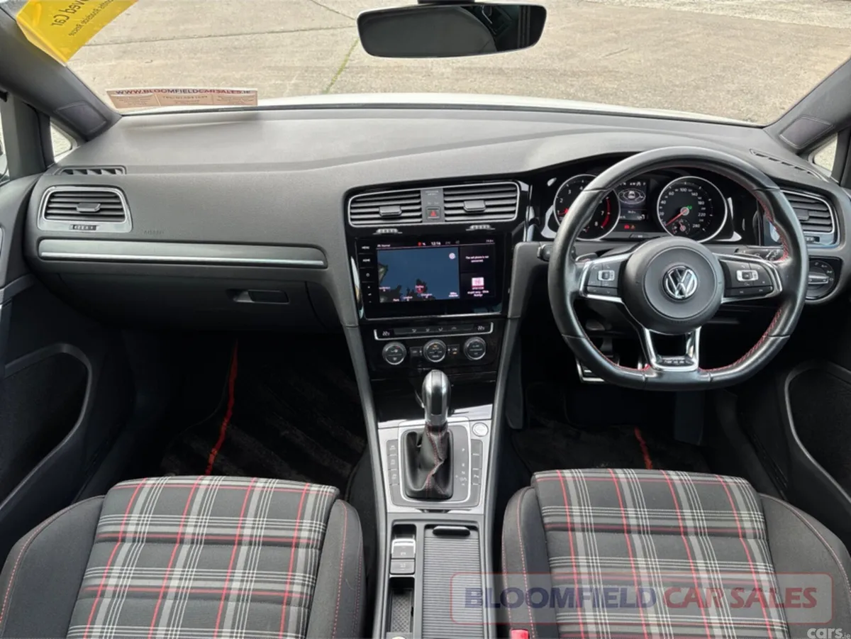 Volkswagen Golf Hatchback, Petrol, 2017, White