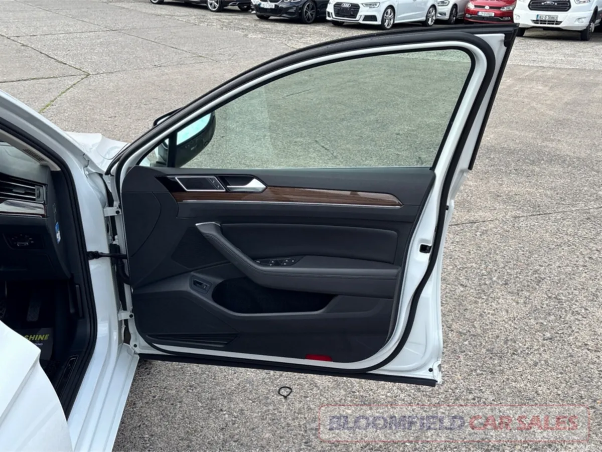 Volkswagen Passat Estate, Diesel, 2018, White