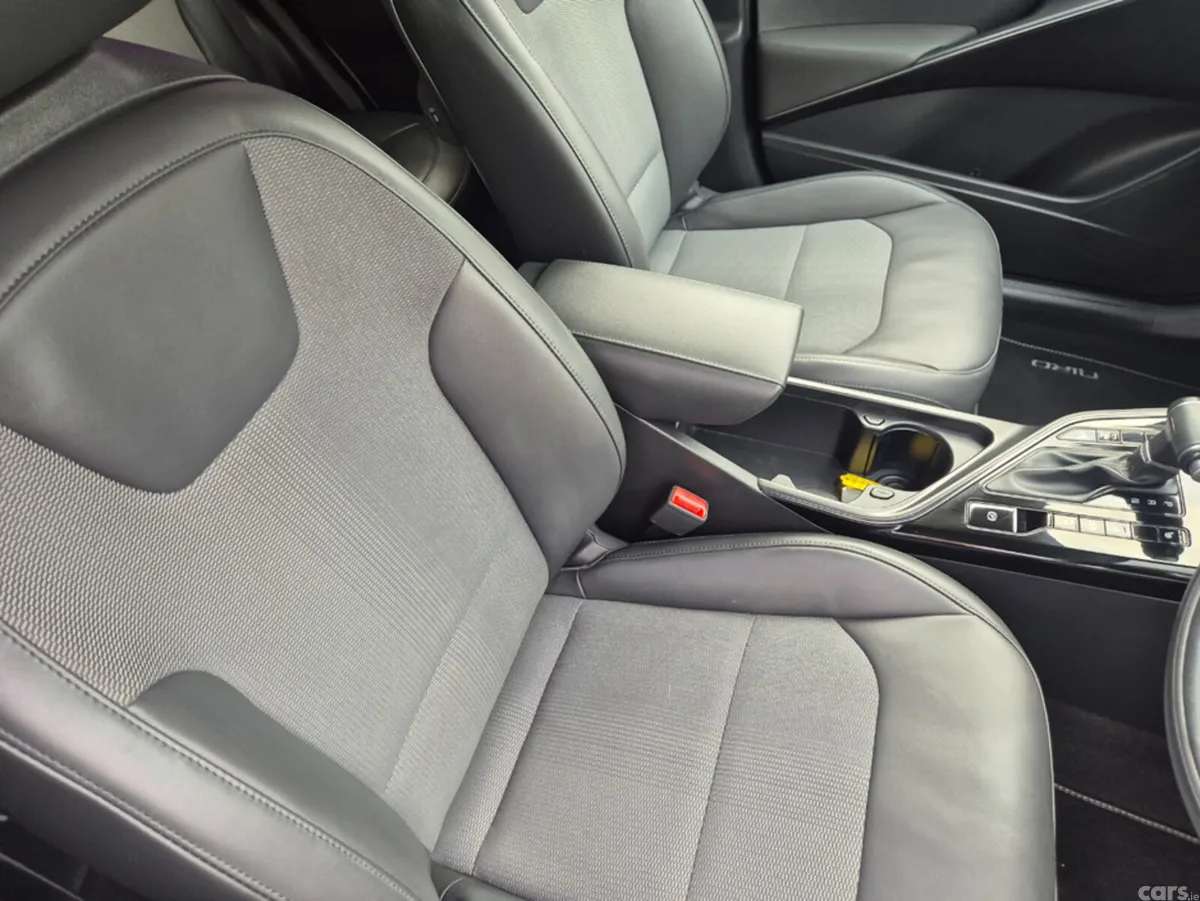 Kia Niro MPV, Petrol Plug-in Hybrid, 2023, Black