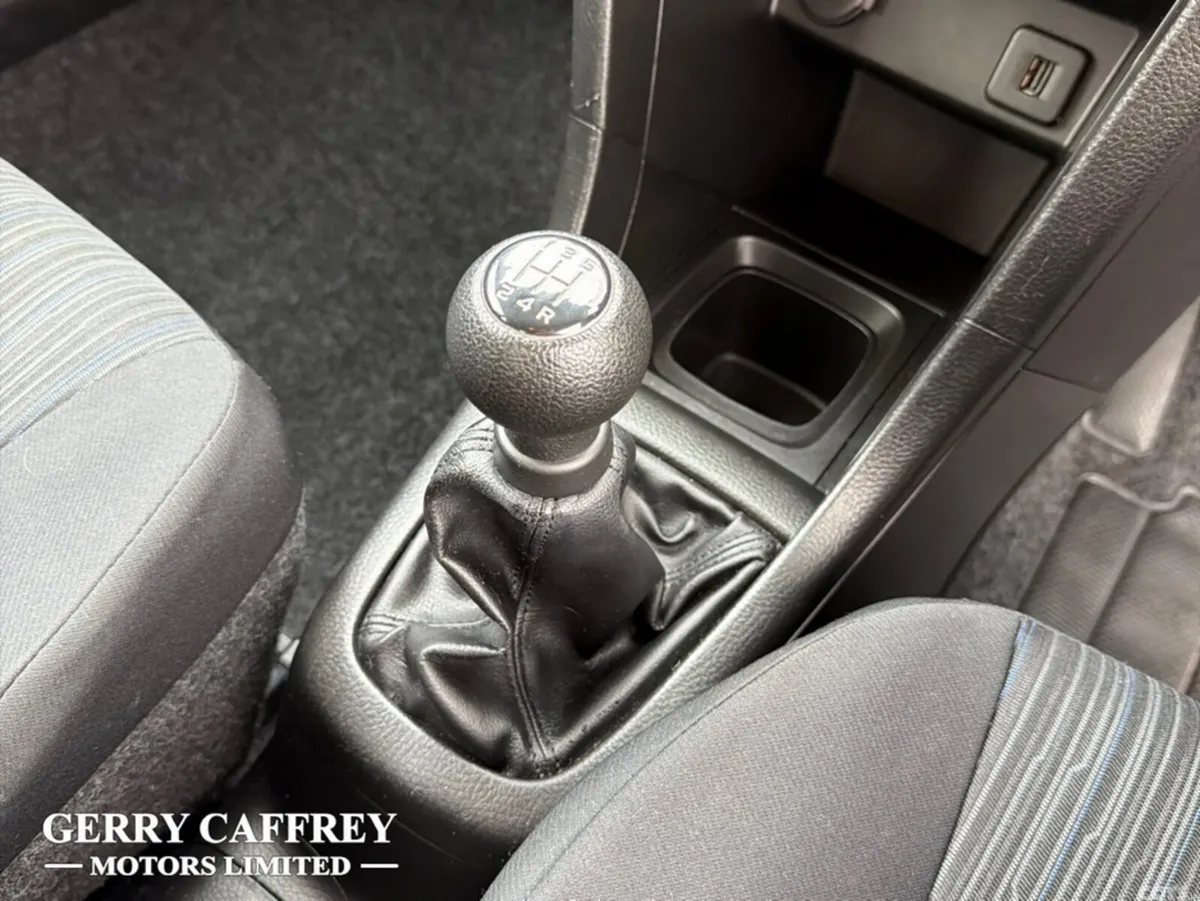 Suzuki Swift Hatchback, Petrol, 2015, Red