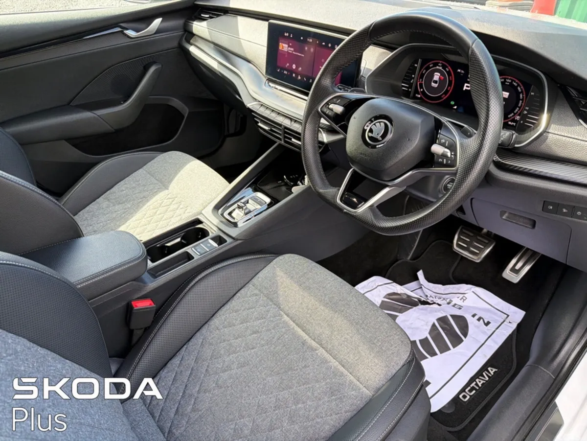 Skoda Octavia Hatchback, Diesel, 2025, White
