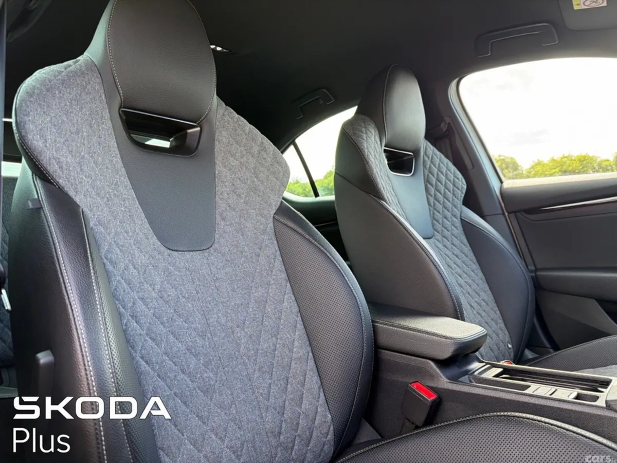 Skoda Octavia Hatchback, Diesel, 2025, White