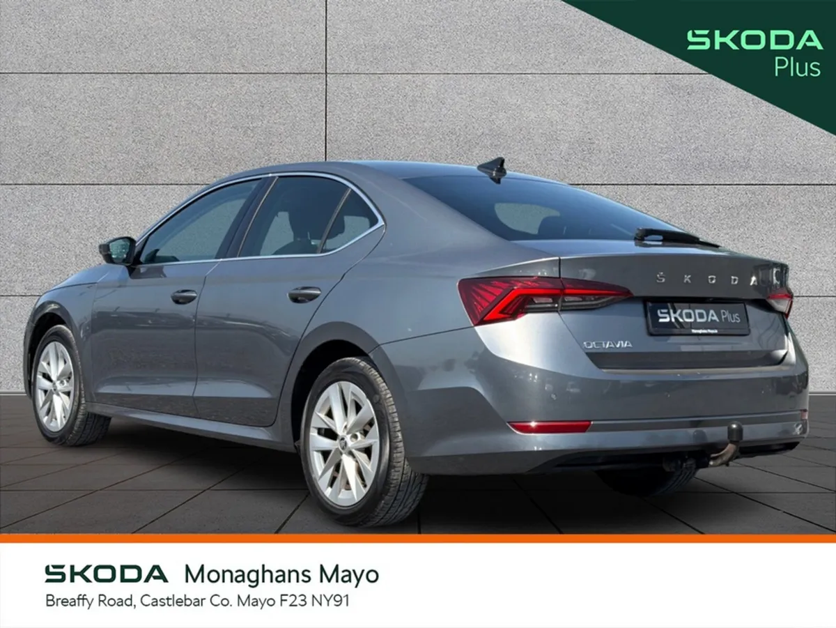 Skoda Octavia Hatchback, Diesel, 2022, Grey