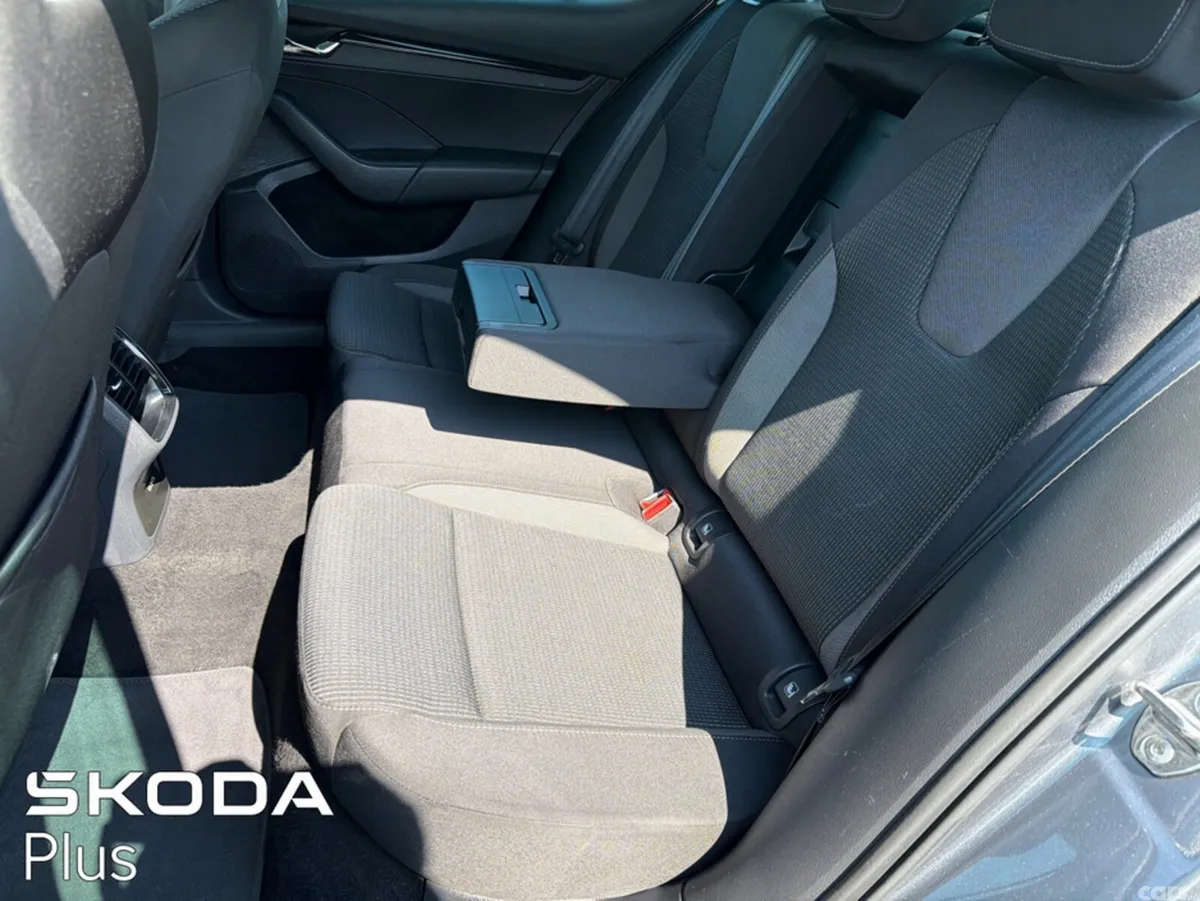 Skoda Octavia Hatchback, Diesel, 2022, Grey