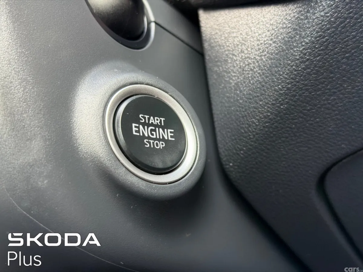 Skoda Octavia Hatchback, Diesel, 2025, White