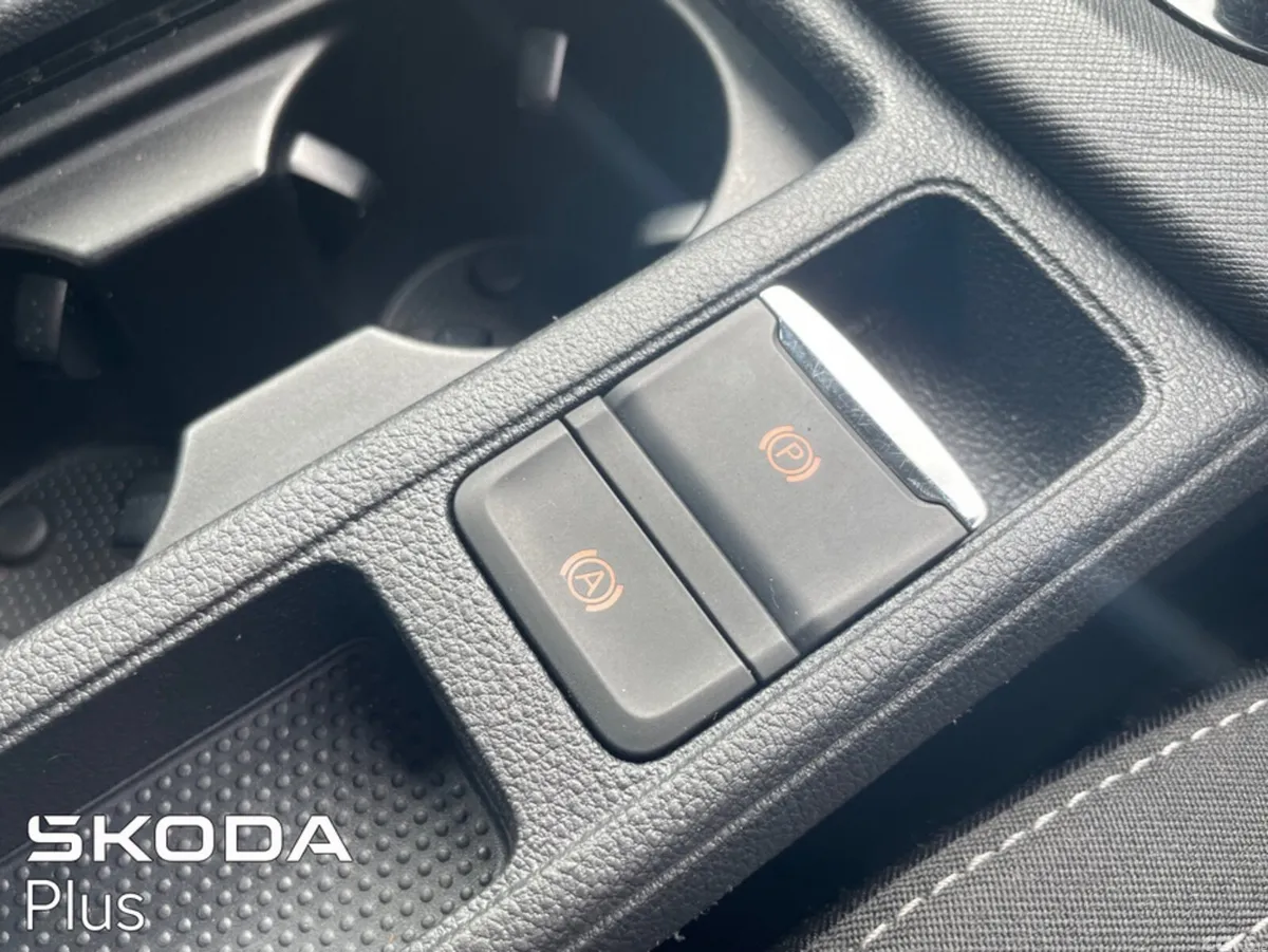 Skoda Octavia Hatchback, Diesel, 2024, Grey