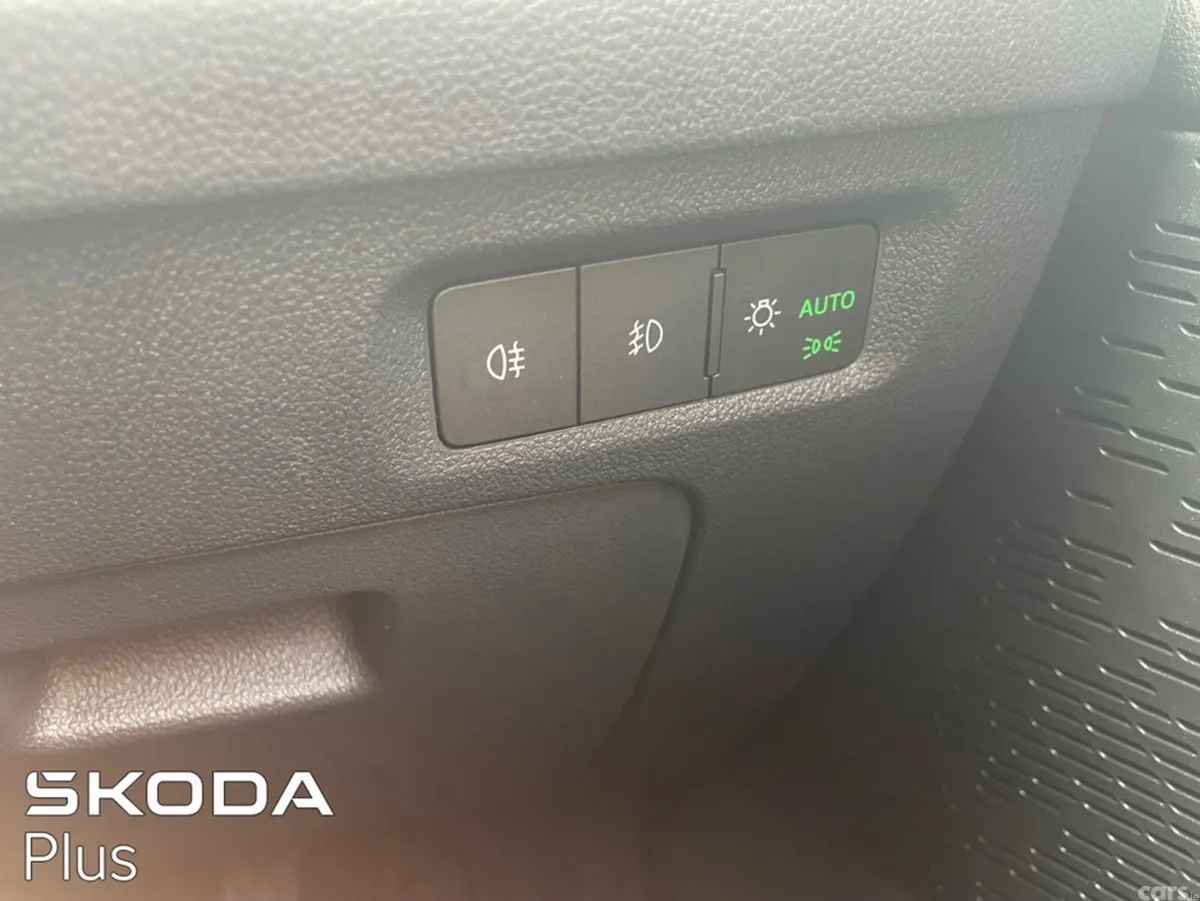 Skoda Octavia Hatchback, Diesel, 2024, Grey