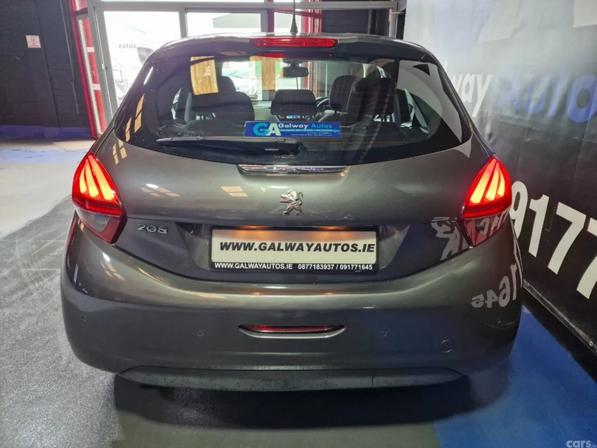 Peugeot 208 Hatchback, Petrol, 2019, Grey