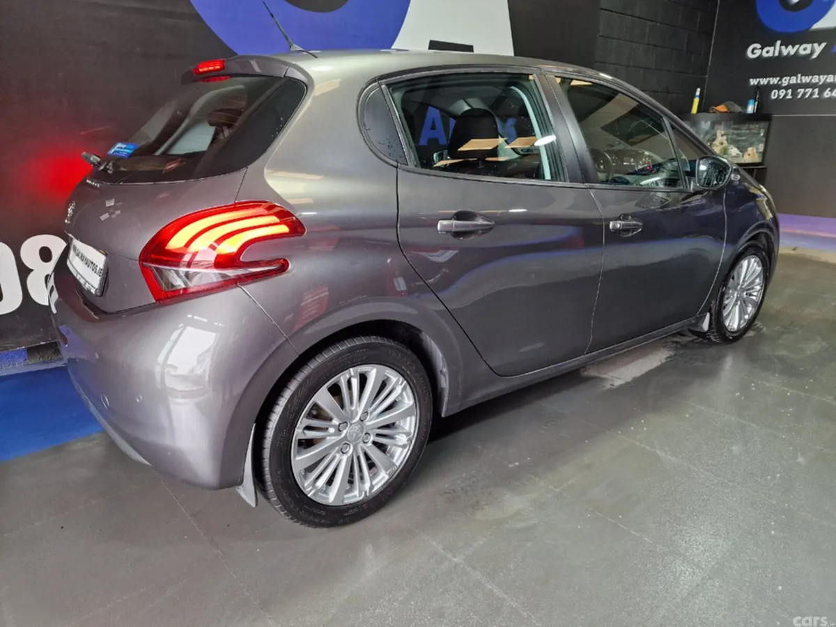 Peugeot 208 Hatchback, Petrol, 2019, Grey