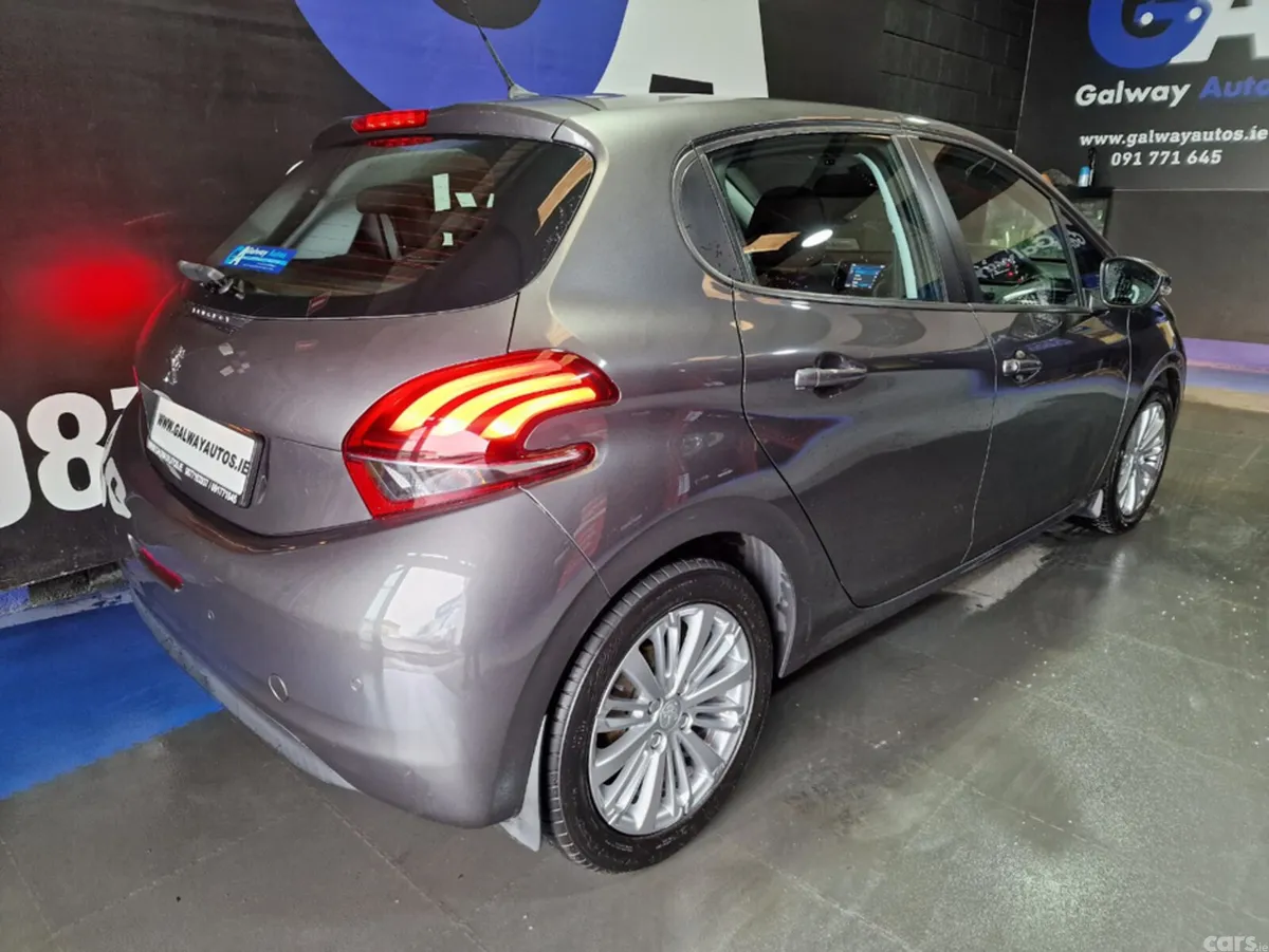 Peugeot 208 Hatchback, Petrol, 2019, Grey