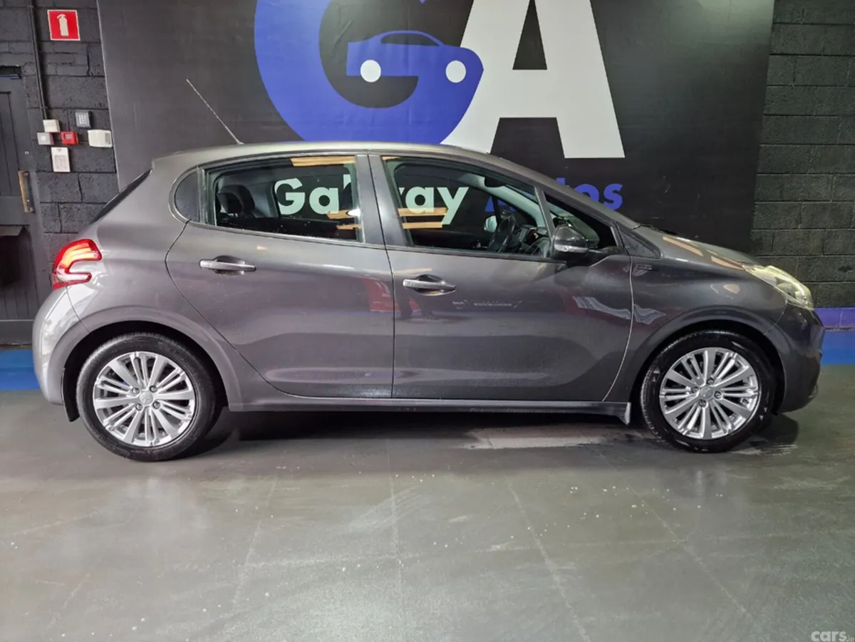 Peugeot 208 Hatchback, Petrol, 2019, Grey