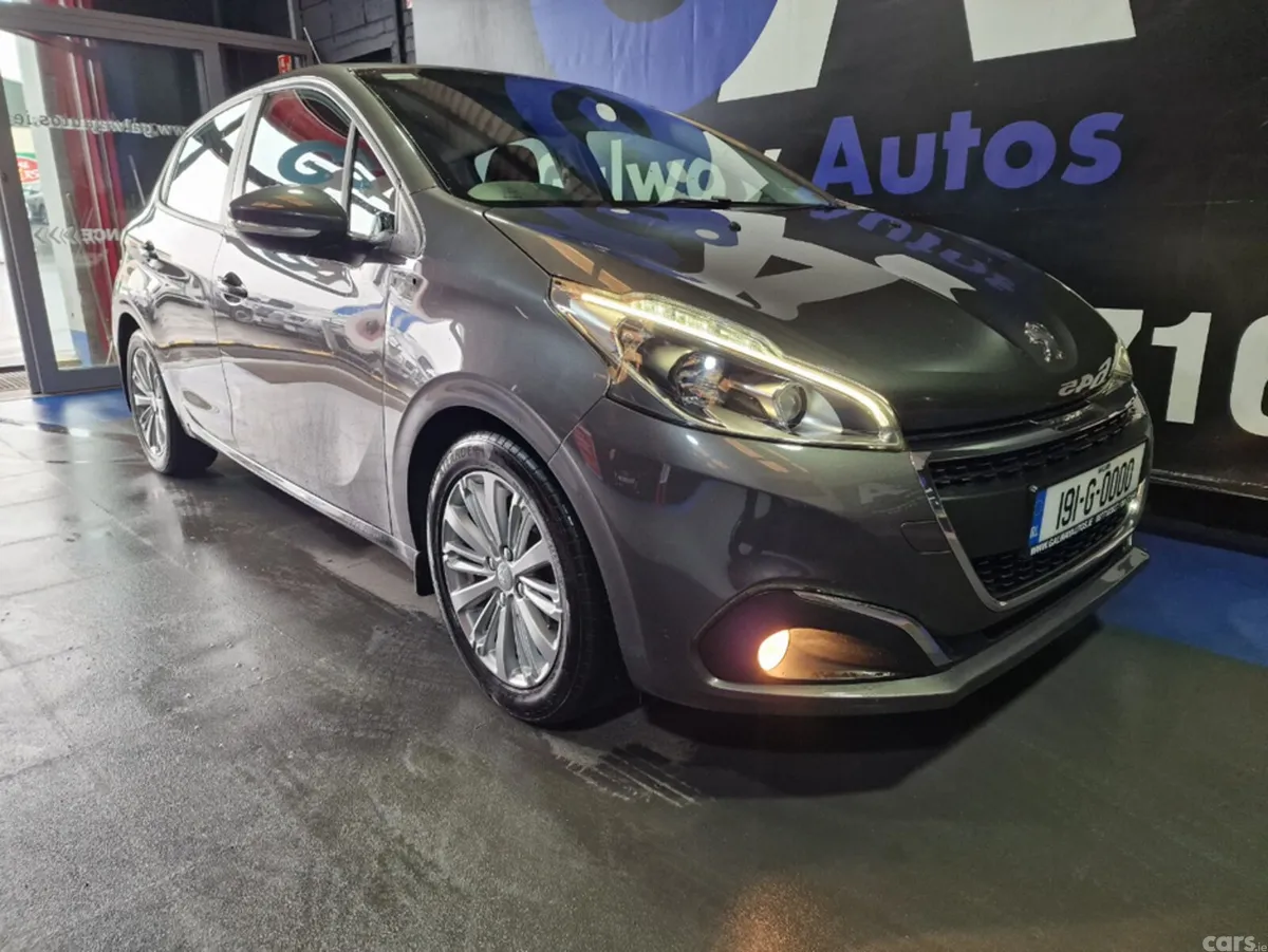 Peugeot 208 Hatchback, Petrol, 2019, Grey