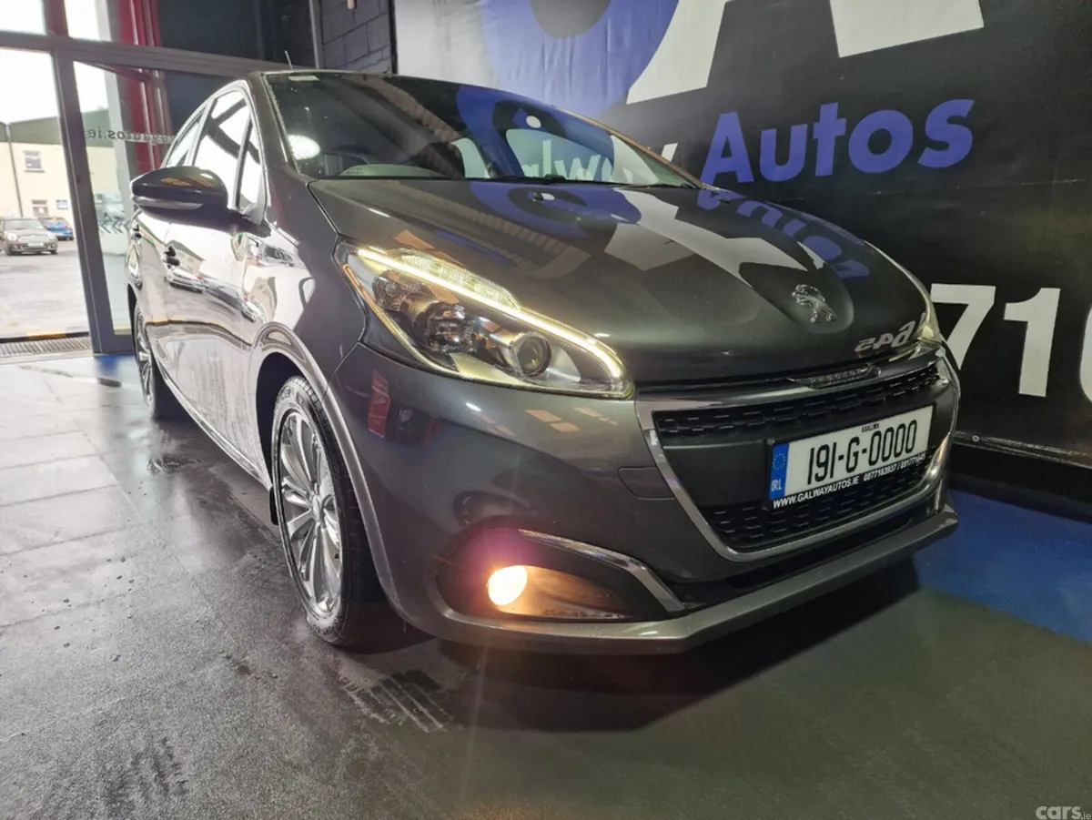 Peugeot 208 Hatchback, Petrol, 2019, Grey
