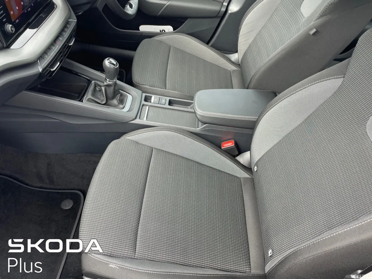 Skoda Octavia Hatchback, Diesel, 2024, Grey