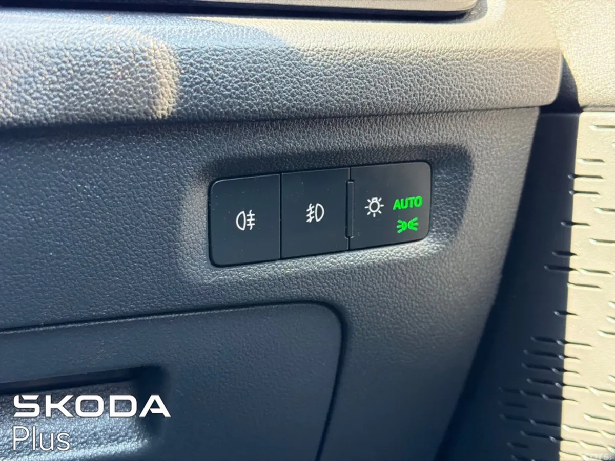 Skoda Octavia Hatchback, Diesel, 2022, Grey
