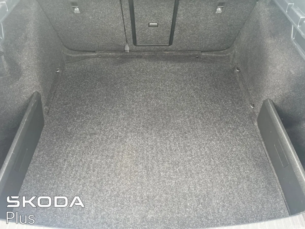 Skoda Octavia Hatchback, Diesel, 2024, Grey
